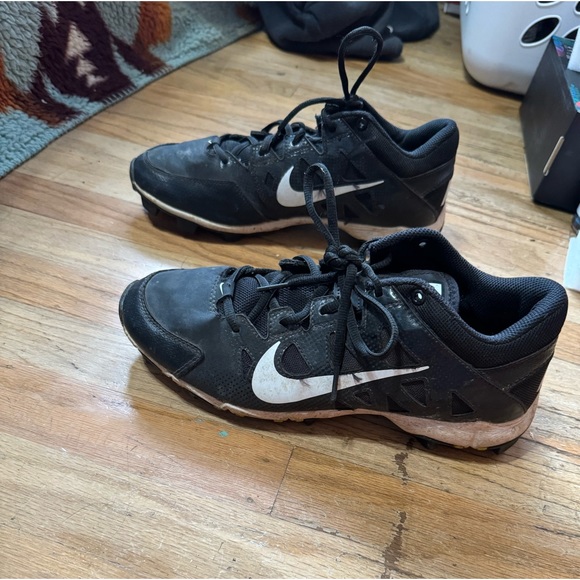 Women Nike softball cleats - Picture 3 of 7
